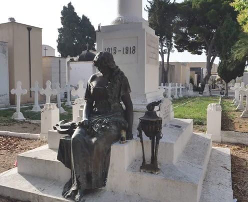 Memoria per "Quella donna sono io". Storia di statue, tragedie e anonimati