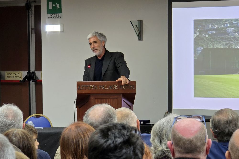 Memoria per Impegno sociale e colori rosanero insieme