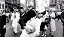 img - Greta Zimmer Friedman, un bacio iconico