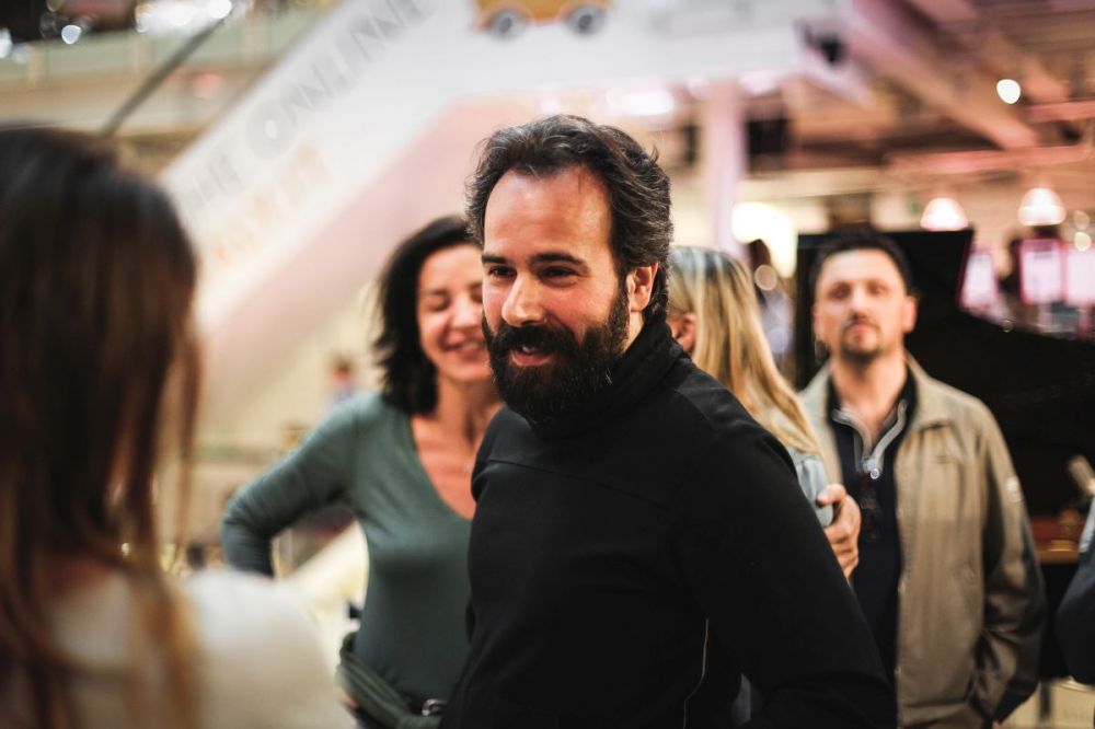 È online il video di "The Song", secondo brano estratto dal nuovo album del compositore LUCA MORELLI dal titolo "The Awakening". 