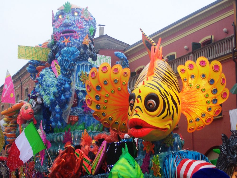 A CARNEVALE OGNI SCHERZO VALE: CENTO