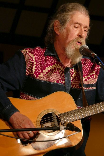 LUIGI GRECHI DE GREGORI: LA LIBERTÀ DI “UNA CANZONE AL MESE”