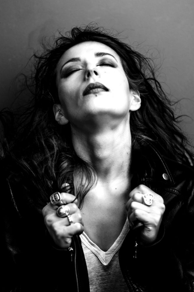 VALERIA VAGLIO ritorna il 29 MARZO con il nuovo album di inediti "MIA", che coniuga cantautorato e musica elettronica!
