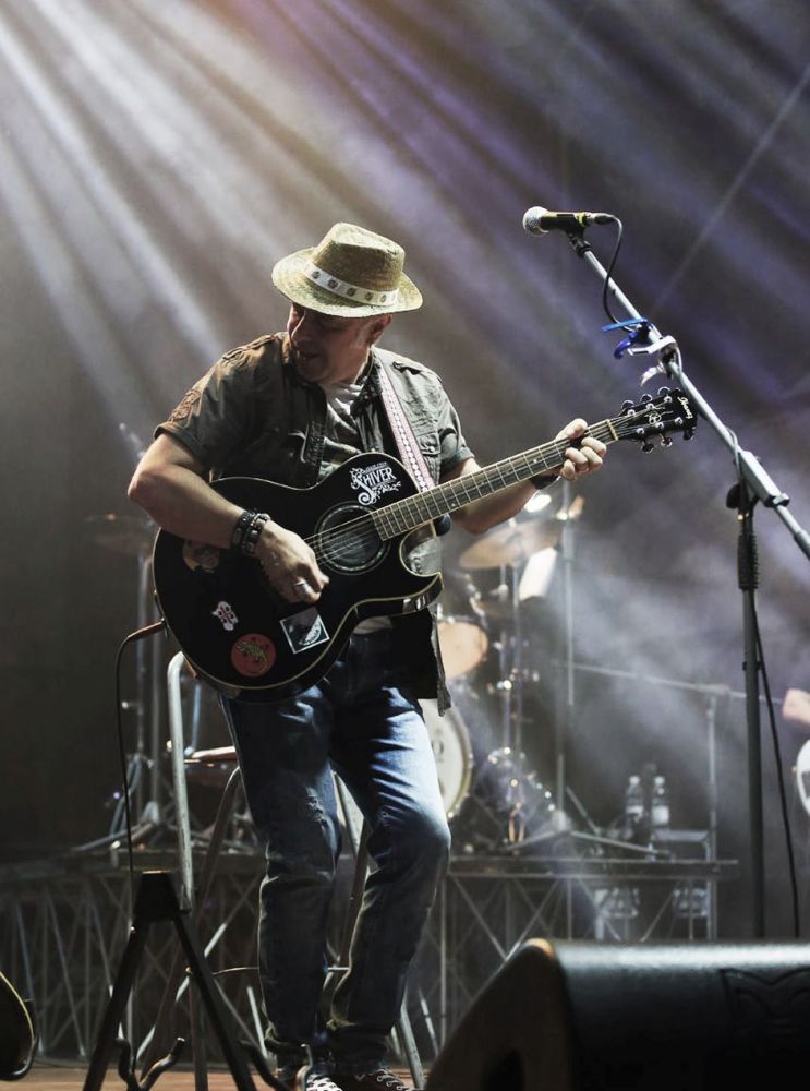 LE INCANTEVOLI FOTO MUSICALI DI DAVIDE VAN DE SFROOS