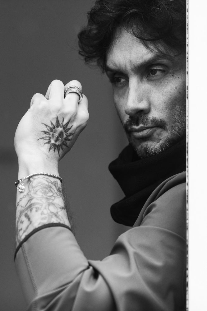 FABRIZIO MORO - “VOGLIO STARE CON TE” PER AMORE