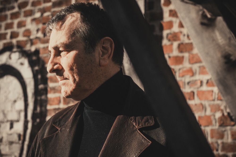 Domani esce in fisico "STORIA DI TICH", il nuovo album di inediti del cantautore disordinario ANDREA TICH