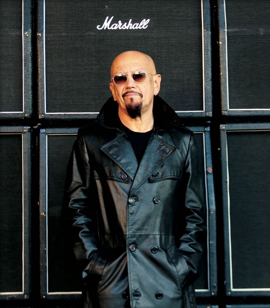 ENRICO RUGGERI - A marzo esce il nuovo album di inediti "La Rivoluzione" e da aprile in tour