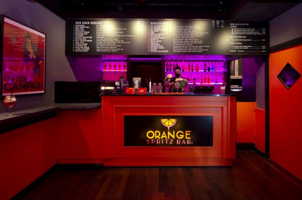 All'ORANGE SPRITZ BAR, la prima Spritzeria nel cuore della movida di Milano, si aggiunge alla drink list da domani il "FRESKO", l'esclusivo spritz del #newspritzfriday