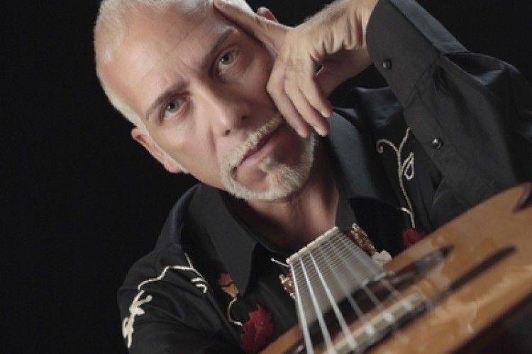 Domenica 25 settembre a Cremona ROBERTO FABBRI presenta il suo nuovo libro con cd "LUCIO BATTISTI 14 GRANDI SUCCESSI ARRANGIATI PER CHITARRA"