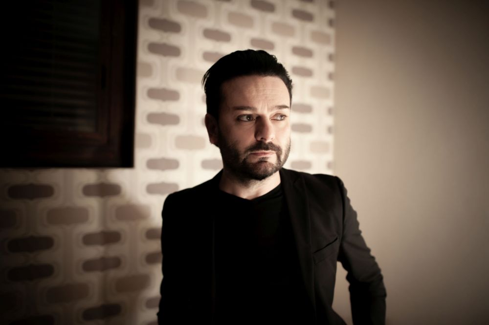 Il 22 novembre esce TORNO PER DIRVI TUTTO, il nuovo album di LORY MURATTI. Dal 21 ottobre in radio e in digitale DUE COMPARSE PERFIDE