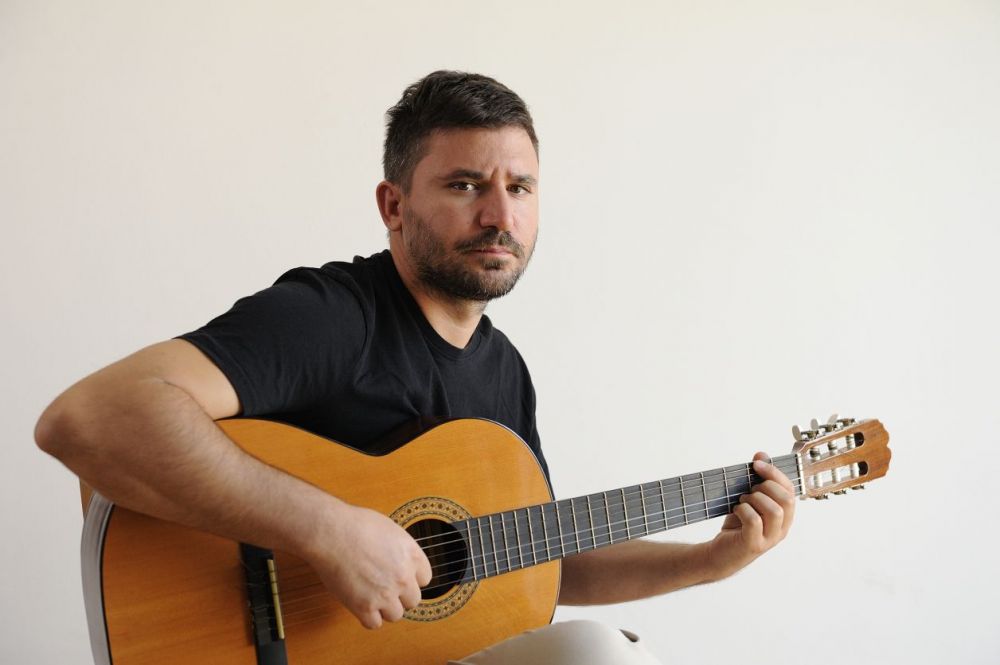 Da venerdì 5 maggio, disponibile in digitale "Thanks Galilei", il nuovo album "solo guitar" del musicista e compositore RENATO CARUSO 