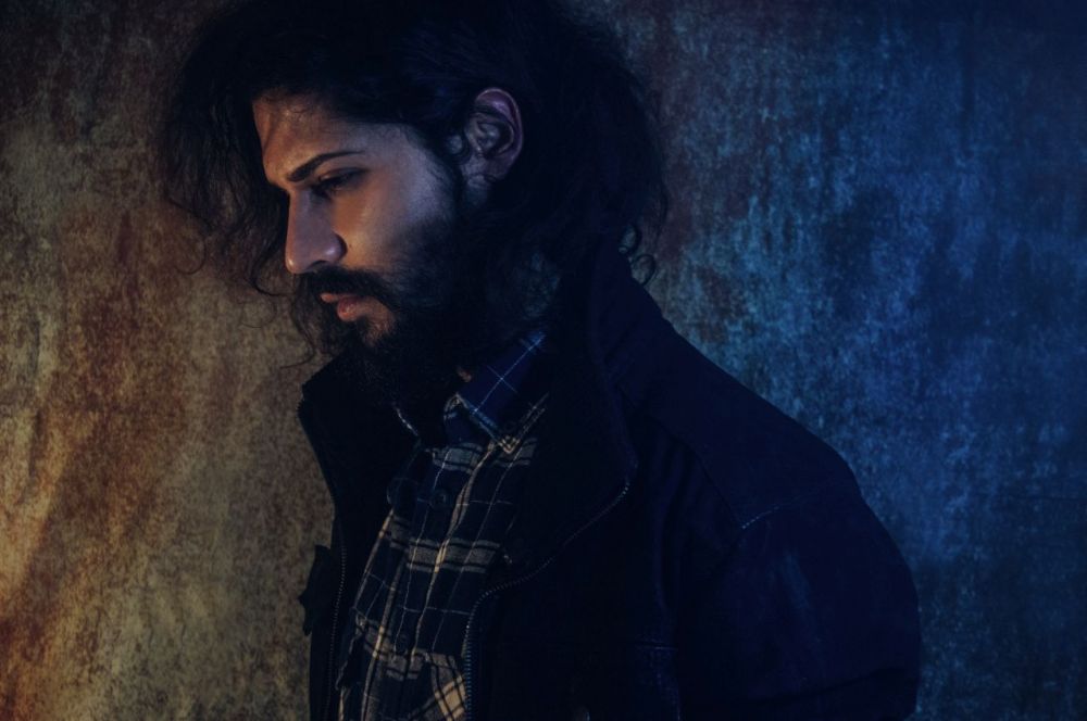 Dal 3 giugno sarà disponibile in digitale “MEDIOCRITÀ”, il nuovo brano del cantautore polistrumentista romano DANIELE NICK. Il singolo sarà in radio dal 9 giugno. 