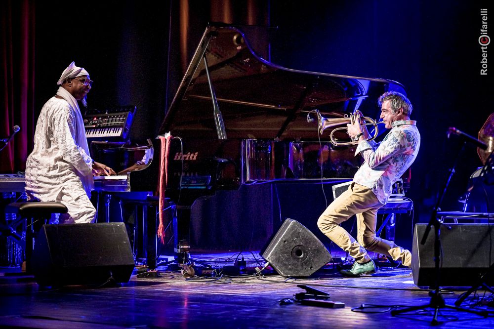 in Piazza del Kuerc a Bormio PAOLO FRESU & OMAR SOSA per LA MILANESIANA, ideata e diretta da Elisabetta Sgarbi