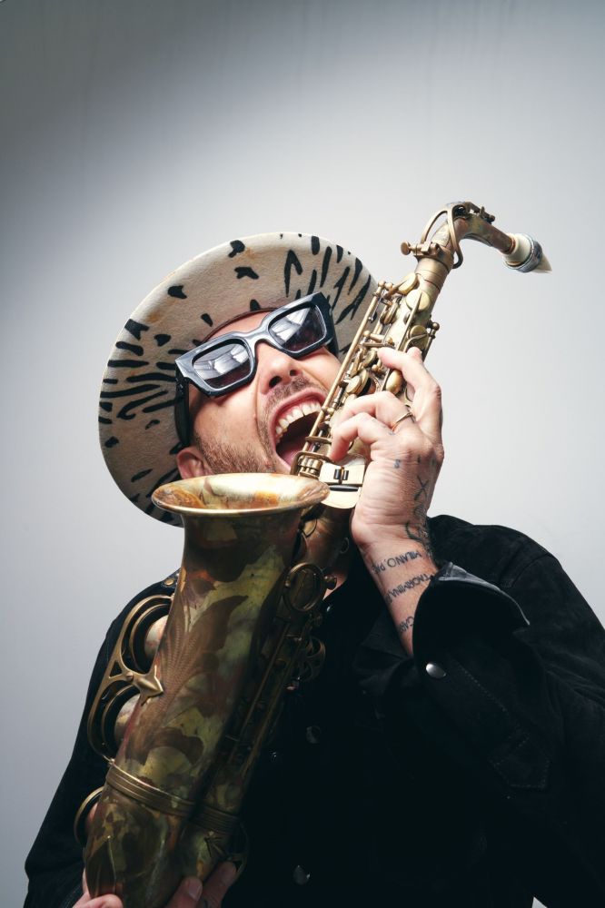 JIMMY SAX - Il 17 maggio 2024 il sound energico del sassofonista per la prima volta live al Palazzo dello Sport di ROMA con THE SYMPOHINC DANCE ORCHESTRA