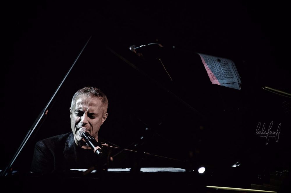 Il "cantaviatore" ENRICO GIARETTA ha curato le musiche di “L’ARTE DI NON VEDERE” di VINCENZO MOLLICA