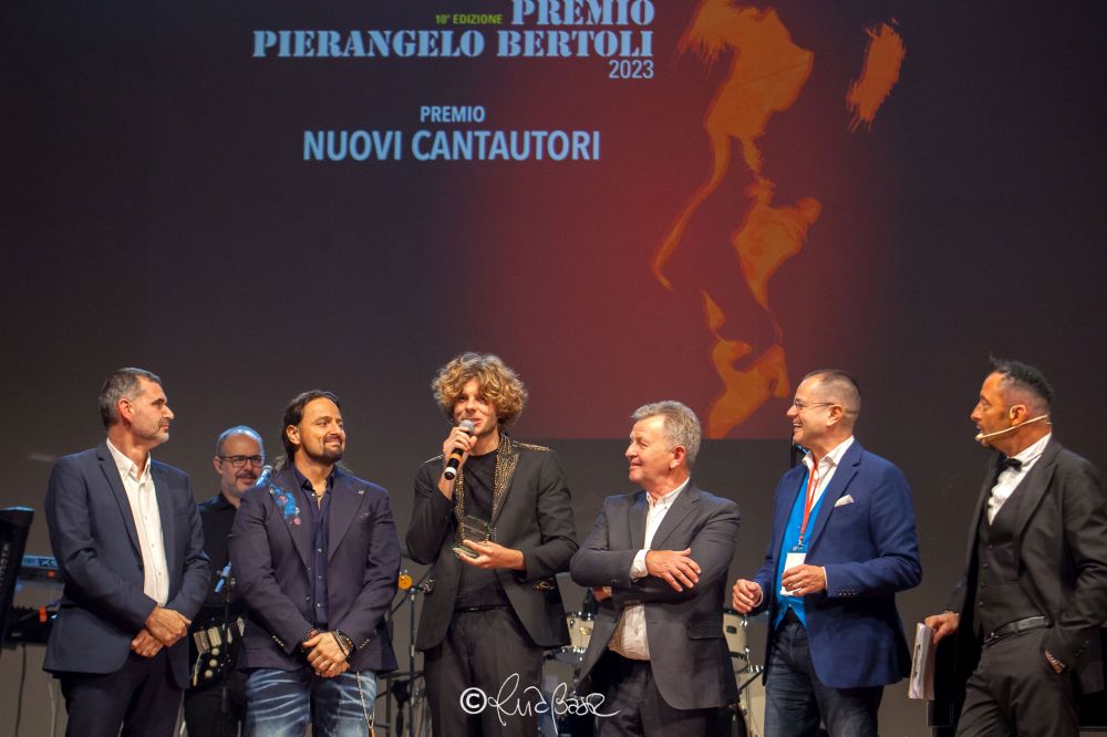 PREMIO PIERANGELO BERTOLI sezione NUOVI CANTAUTORI, la rassegna dedicata al grande cantautore sassolese