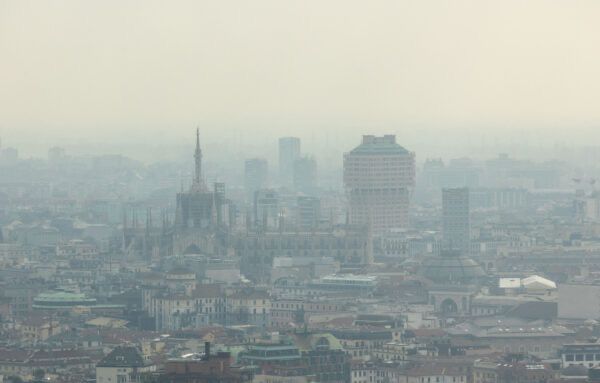 Milano sul podio tra le città con l'inquinamento dell'aria più alto. O no?