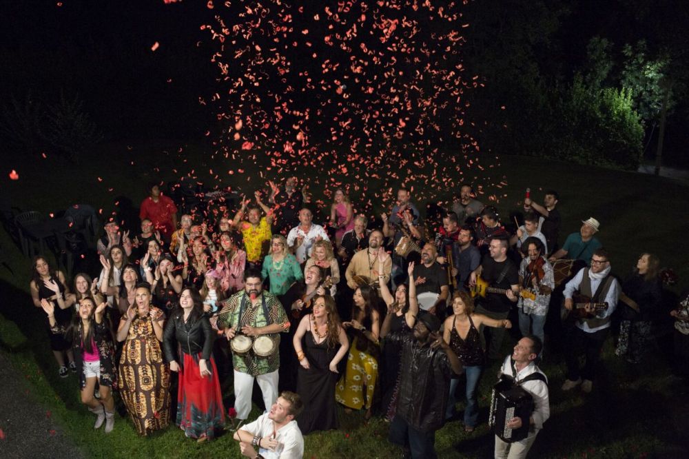 "SERENATA PER TE", il nuovo brano dell'ORCHESTRA POPOLARE DEL SALTARELLO, il gruppo simbolo della musica tradizionale abruzzese