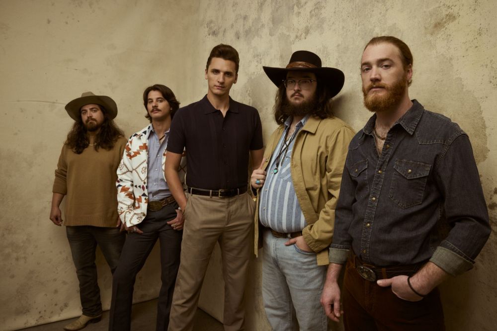“WANNA BE LOVED” - Nuovo singolo della country rock band RED CLAY STRAYS
