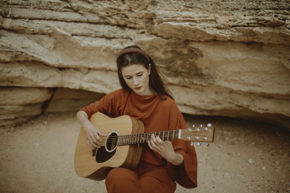 Fuori ora "DESERT EARTH" di AGNESE CONTINI 