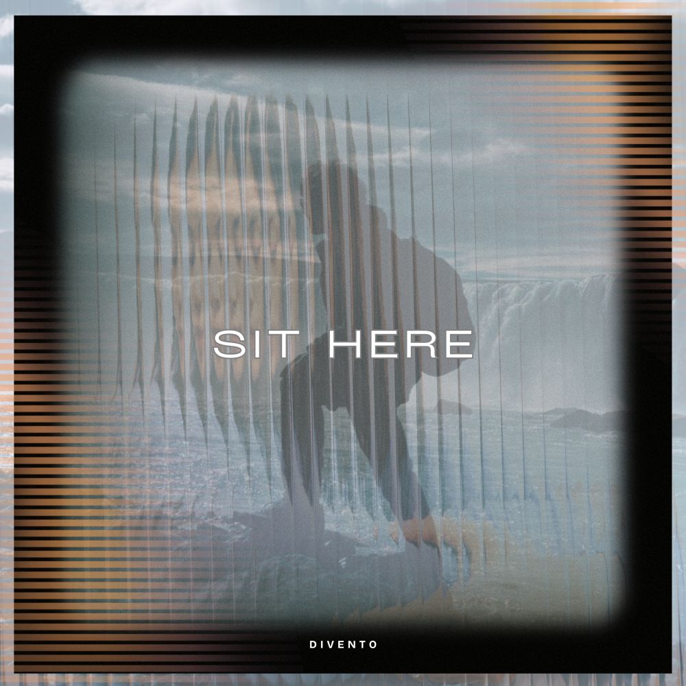 Divento, l’universo di “Sit Here”