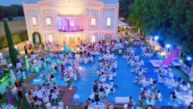 White Dinner Water Show, con gli artisti tv