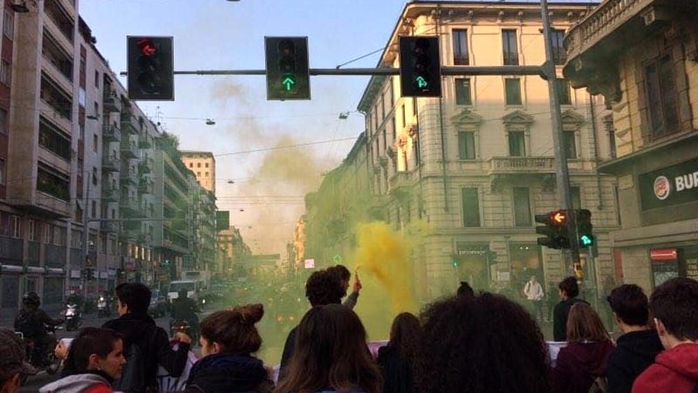 Vento e voci, Milano invasa dagli studenti